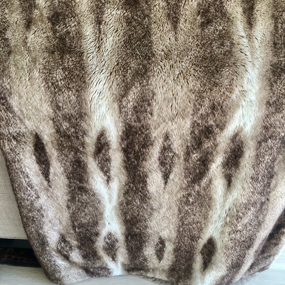 Pottery barn throw soft brown and tan 50x60 - Picture 3 of 7